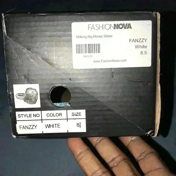 Excellent Used condition fashion nova fuzzy slides - Picture 8 of 8